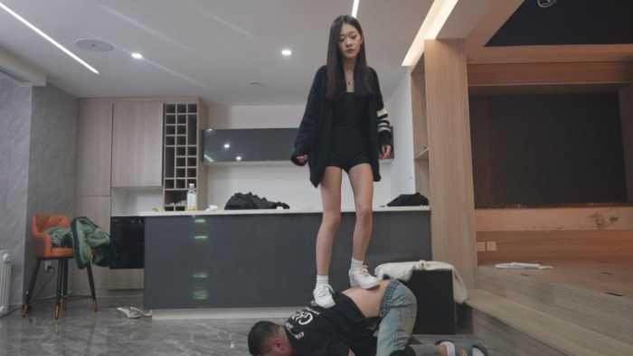 【爱秀套图】画画S单人50分钟净暴力场 臭到无法呼吸的原味袜子与裸足 YC-250424-7