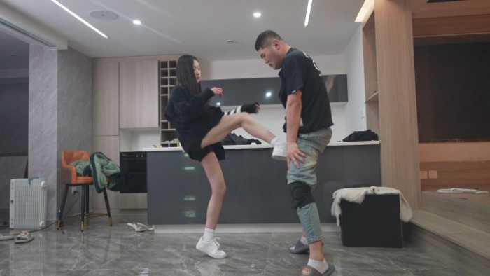 【爱秀套图】画画S单人50分钟净暴力场 臭到无法呼吸的原味袜子与裸足 YC-250424-7