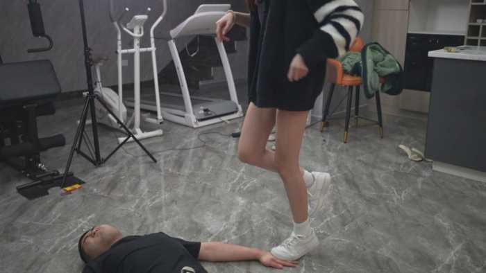 【爱秀套图】画画S单人50分钟净暴力场 臭到无法呼吸的原味袜子与裸足 YC-250424-7