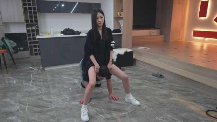 【爱秀套图】画画S单人50分钟净暴力场 臭到无法呼吸的原味袜子与裸足 YC-250424-7