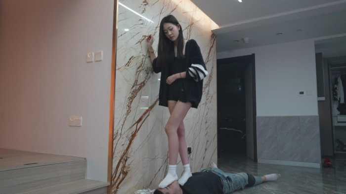 【爱秀套图】画画S单人50分钟净暴力场 臭到无法呼吸的原味袜子与裸足 YC-250424-7