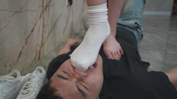 【爱秀套图】画画S单人50分钟净暴力场 臭到无法呼吸的原味袜子与裸足 YC-250424-7