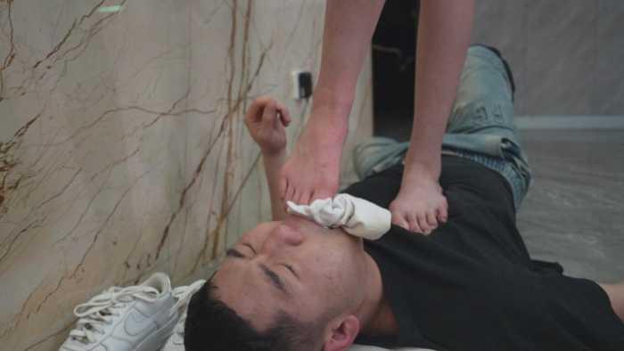 【爱秀套图】画画S单人50分钟净暴力场 臭到无法呼吸的原味袜子与裸足 YC-250424-7