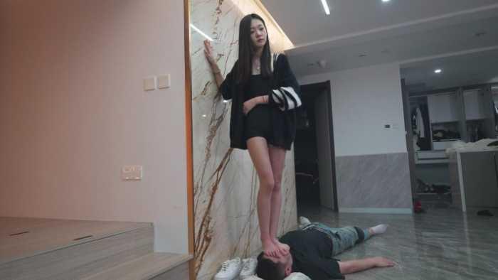 【爱秀套图】画画S单人50分钟净暴力场 臭到无法呼吸的原味袜子与裸足 YC-250424-7