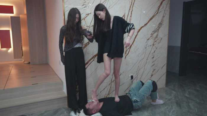 【爱秀套图】画画S单人50分钟净暴力场 臭到无法呼吸的原味袜子与裸足 YC-250424-7