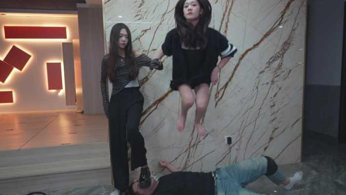 【爱秀套图】画画S单人50分钟净暴力场 臭到无法呼吸的原味袜子与裸足 YC-250424-7