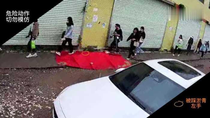 【爱秀套图】B646 – 无意识户外学校被N多嫩妹踩 bf42079