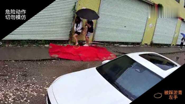 【爱秀套图】B646 – 无意识户外学校被N多嫩妹踩 bf42079