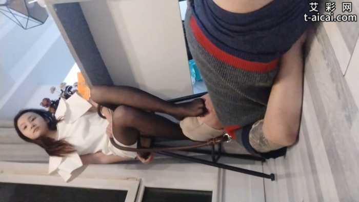 【爱秀套图】小妞儿文文黑丝脚 ACYC-4451