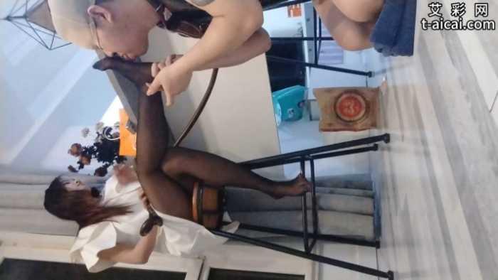 【爱秀套图】小妞儿文文黑丝脚 ACYC-4451