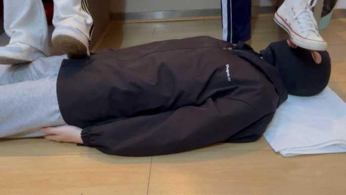 【爱秀套图】【静琪】学生双S踩踏舔鞋底棉袜插嘴 YC-250429-7