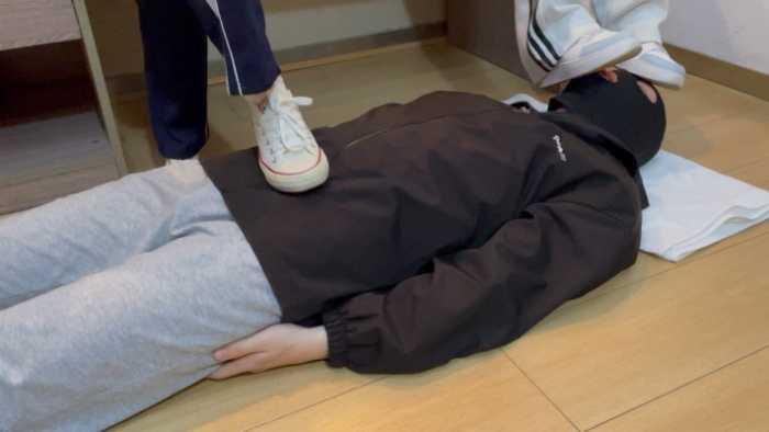 【爱秀套图】【静琪】学生双S踩踏舔鞋底棉袜插嘴 YC-250429-7