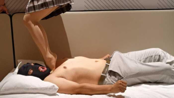 【爱秀套图】女大肉丝踩脖子16分钟 YC-250428-3