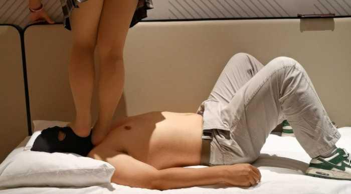 【爱秀套图】女大肉丝踩脖子16分钟 YC-250428-3