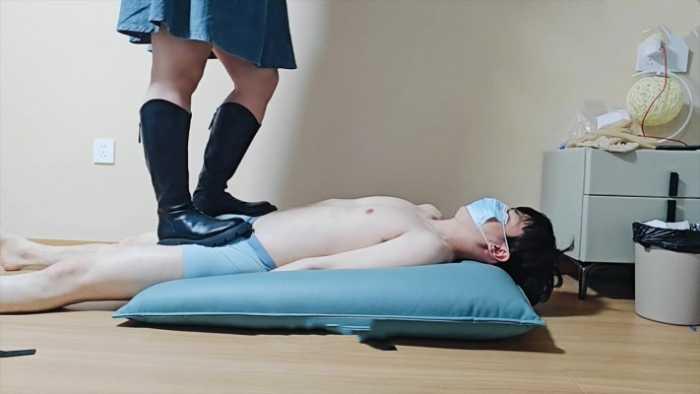 【爱秀套图】【啦啦啦】新重量级女s暴力踩踏 ACYC-3201