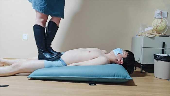 【爱秀套图】【啦啦啦】新重量级女s暴力踩踏 ACYC-3201