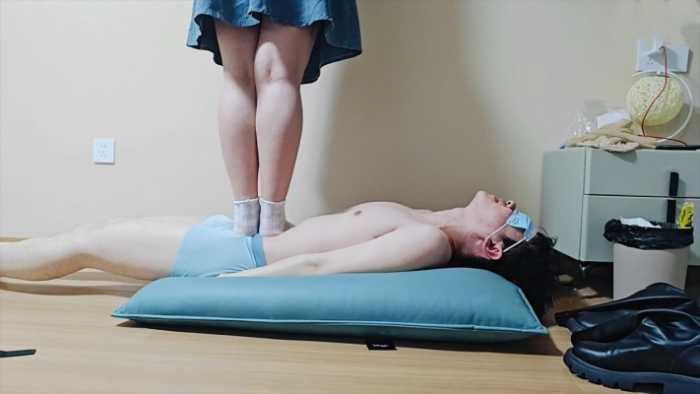 【爱秀套图】【啦啦啦】新重量级女s暴力踩踏 ACYC-3201