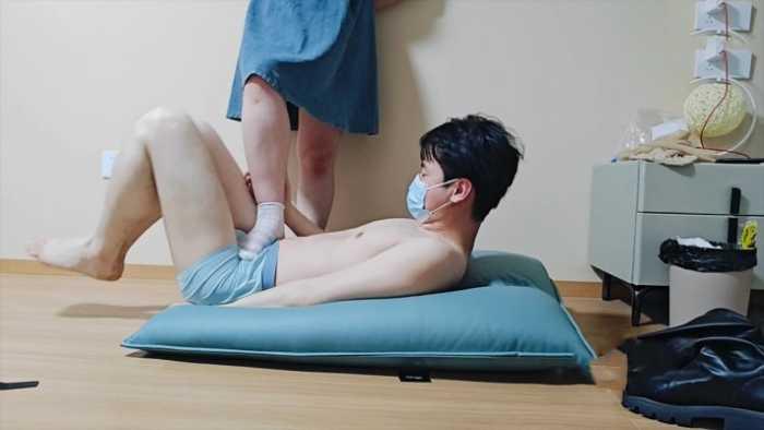 【爱秀套图】【啦啦啦】新重量级女s暴力踩踏 ACYC-3201