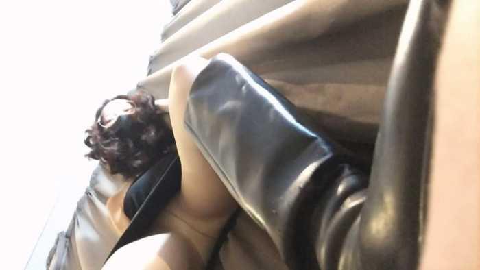 【爱秀套图】第一季：小鱼女神第一视角肉丝高跟长靴在奴隶身上蹦迪，中指羞辱 YC-250430-5