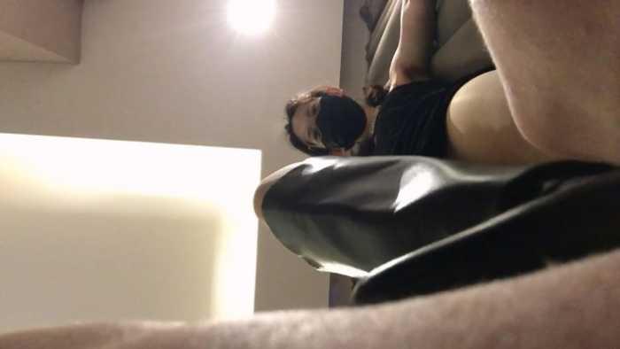 【爱秀套图】第一季：小鱼女神第一视角肉丝高跟长靴在奴隶身上蹦迪，中指羞辱 YC-250430-5