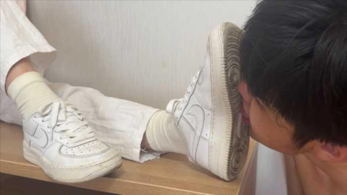 【爱秀套图】【小鲨鱼殿下】毯子日常舔鞋踩踏 YC-250502-3