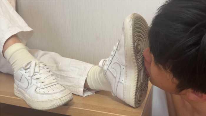 【爱秀套图】【小鲨鱼殿下】毯子日常舔鞋踩踏 YC-250502-3