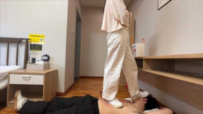 【爱秀套图】【小鲨鱼殿下】毯子日常舔鞋踩踏 YC-250502-3