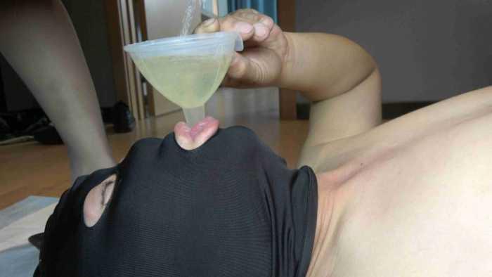 【爱秀套图】【彼岸花】丝足舔食，漏斗圣水 YC-250502-6