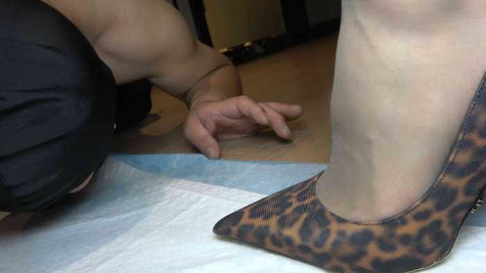 【爱秀套图】【彼岸花】丝足舔食，漏斗圣水 YC-250502-6