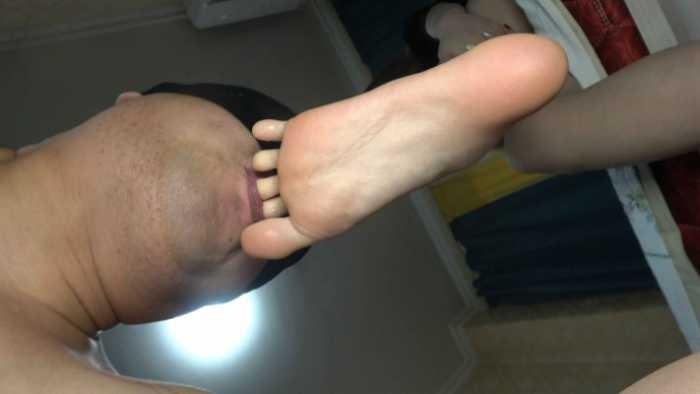 【爱秀套图】【小文S】精神小妹臭袜子除臭，舔脚保养 YC-250502-7