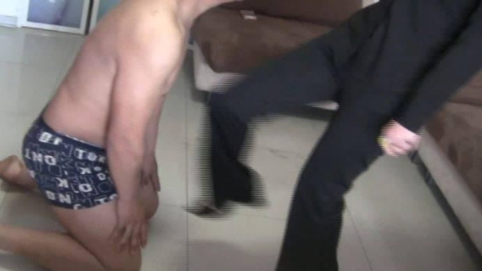 【爱秀套图】经典大片狠毒S爆踢篮子踢废两条狗赏赐 AX3