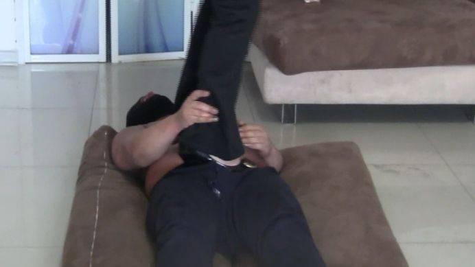 【爱秀套图】经典大片狠毒S爆踢篮子踢废两条狗赏赐 AX3