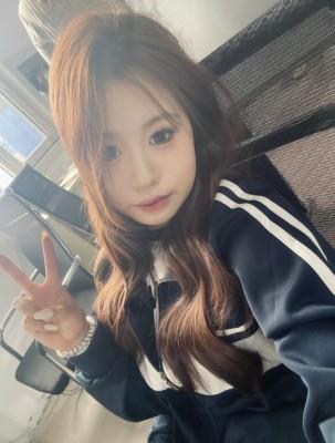 【爱秀套图】学生太妹踩踏小沈 YC-250504