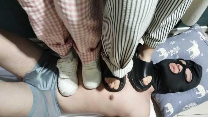 【爱秀套图】学生太妹踩踏小沈 YC-250504