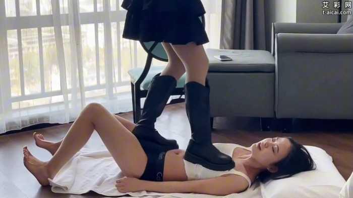 【爱秀套图】【最强女M】皮靴白袜蹂躏女M JS250506~1