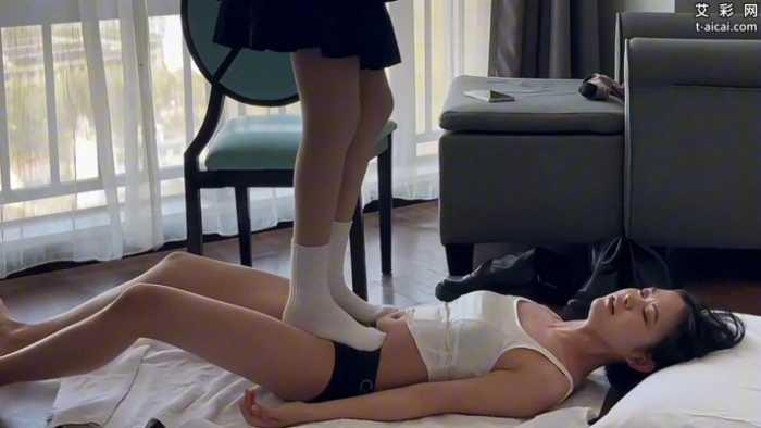 【爱秀套图】【最强女M】皮靴白袜蹂躏女M JS250506~1