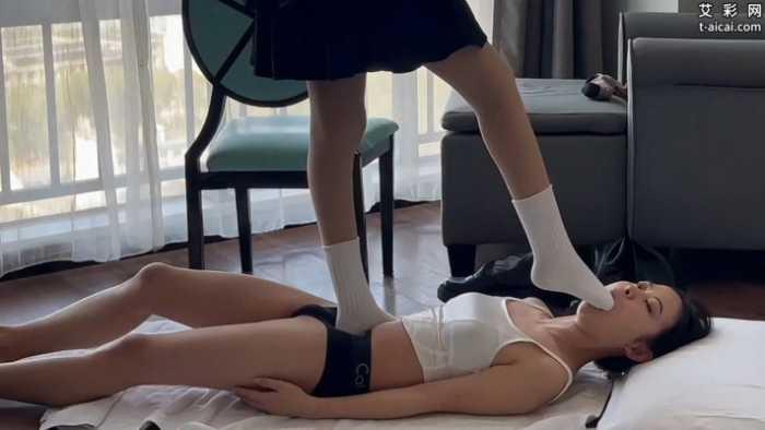 【爱秀套图】【最强女M】皮靴白袜蹂躏女M JS250506~1