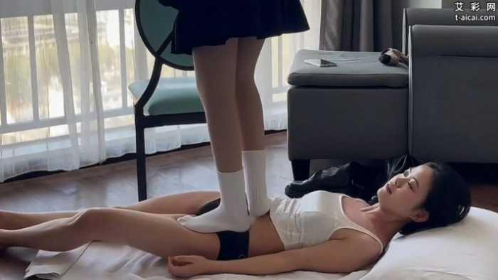 【爱秀套图】【最强女M】皮靴白袜蹂躏女M JS250506~1