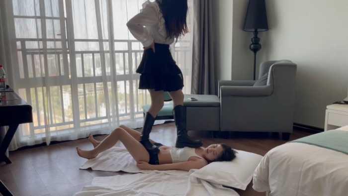 【爱秀套图】【最强女M】皮靴白袜蹂躏女M JS250506~1