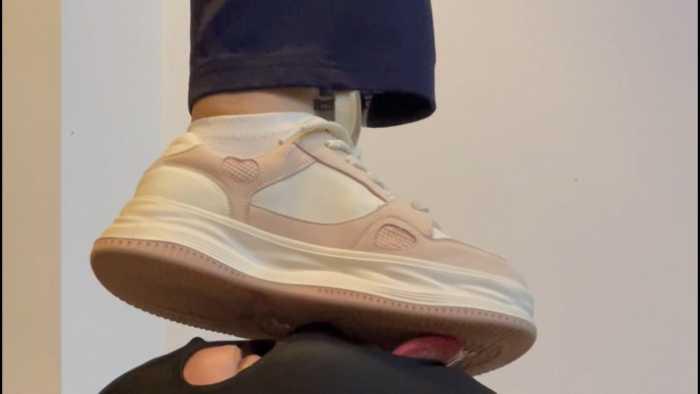 【爱秀套图】【静琪】多角度舔鞋底，圣水洗袜子和漏斗 YC-250504-5