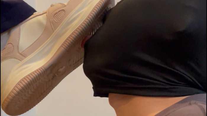 【爱秀套图】【静琪】多角度舔鞋底，圣水洗袜子和漏斗 YC-250504-5