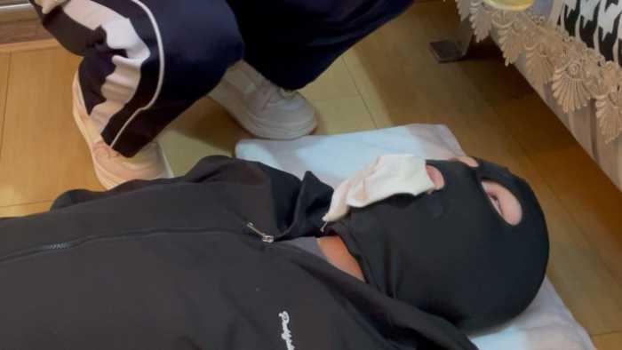 【爱秀套图】【静琪】多角度舔鞋底，圣水洗袜子和漏斗 YC-250504-5