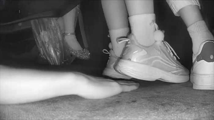 【爱秀套图】【SYK无意识】白袜运动+长裙小白鞋小姐姐踩手 AC-3307