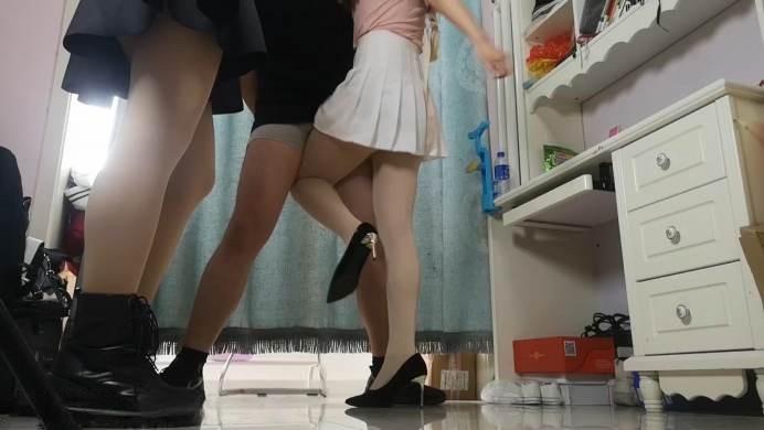 【爱秀套图】【全程语言】新人琪琪与露露的踢裆比赛 SJ-64