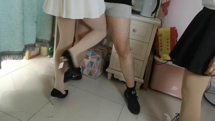 【爱秀套图】【全程语言】新人琪琪与露露的踢裆比赛 SJ-64