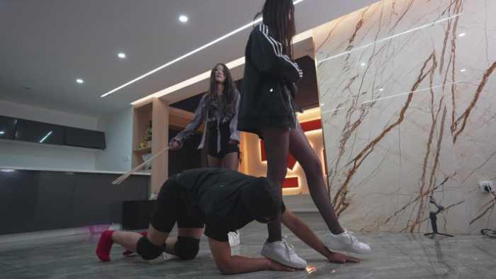 【爱秀套图】高跟踩乳会喷射？ 画画S鱼七S魔鬼藤条重度另类 YC-250508-7