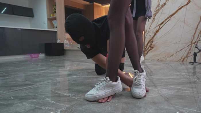 【爱秀套图】高跟踩乳会喷射？ 画画S鱼七S魔鬼藤条重度另类 YC-250508-7