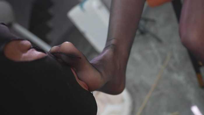 【爱秀套图】高跟踩乳会喷射？ 画画S鱼七S魔鬼藤条重度另类 YC-250508-7