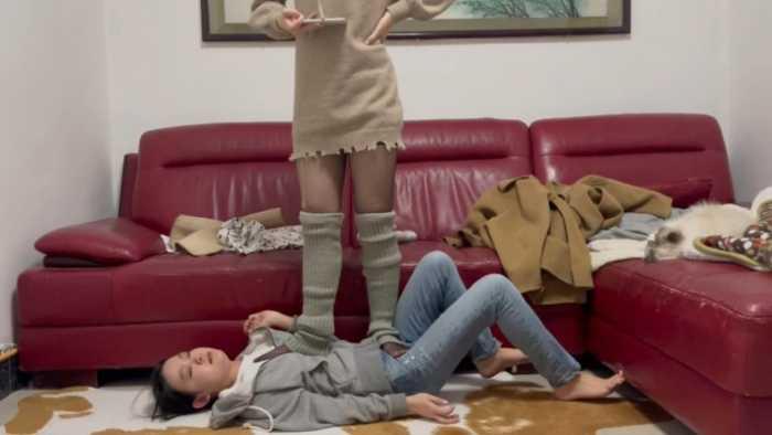 【爱秀套图】最强女m最新动态【大闺蜜和m的私密游戏】 YC-250508-3