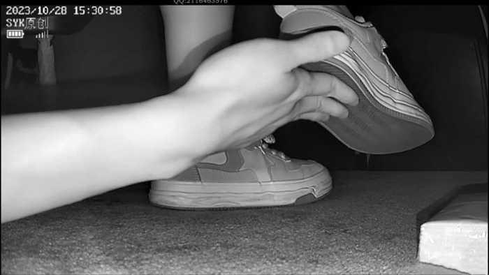 【爱秀套图】【SYK无意识】影院板鞋小姐姐无意识踩全手 ACYC-2832